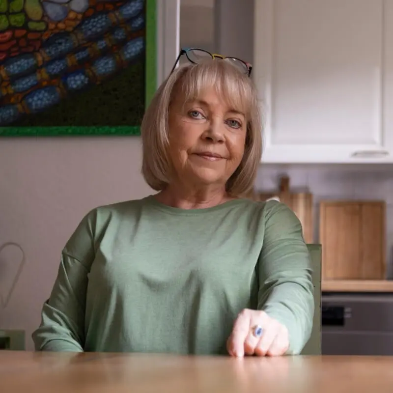 Ella della Rovere, Fachärztin – Portrait am Küchentisch